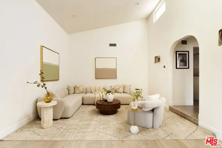 8455 Fountain Avenue 504, West Hollywood, California 90069