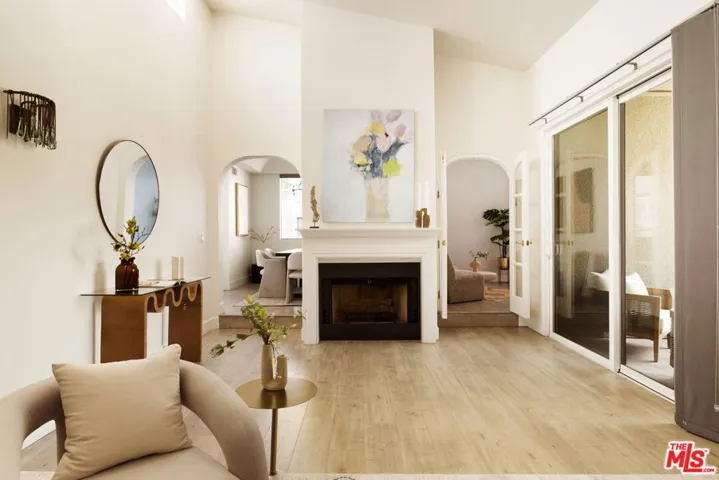 8455 Fountain Avenue 504, West Hollywood, California 90069