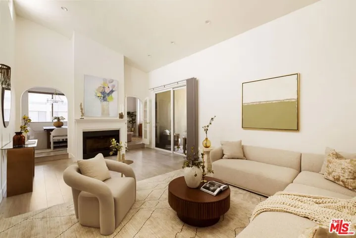 8455 Fountain Avenue 504, West Hollywood, California 90069