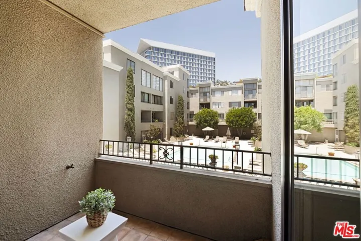 8455 Fountain Avenue 504, West Hollywood, California 90069