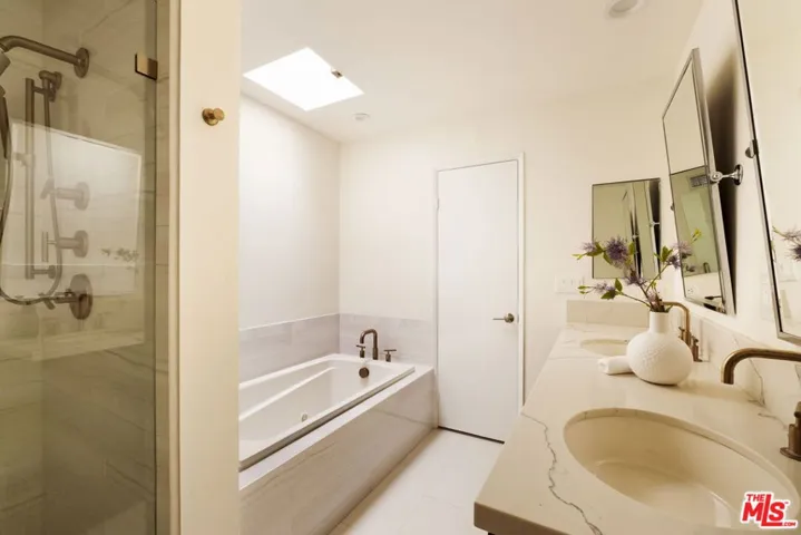 8455 Fountain Avenue 504, West Hollywood, California 90069