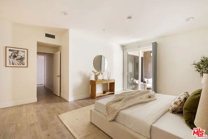 8455 Fountain Avenue 504, West Hollywood, California 90069