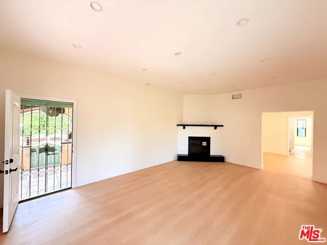 6132 Whitsett Avenue, Los Angeles, California 91606