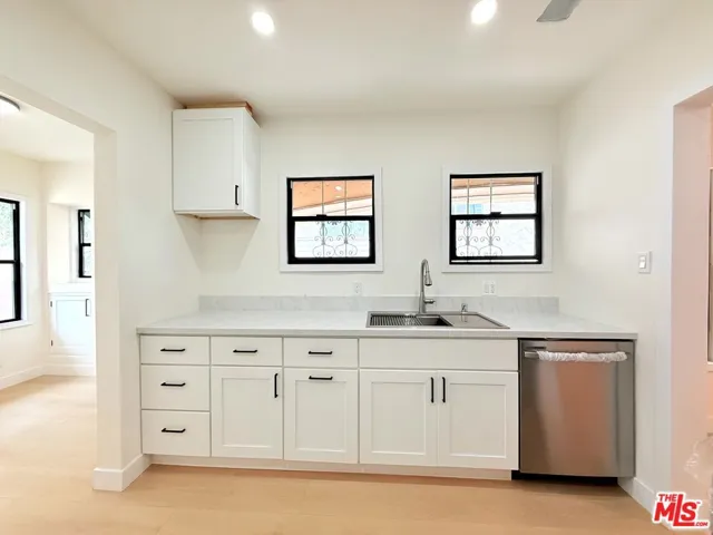 6132 Whitsett Avenue, Los Angeles, California 91606