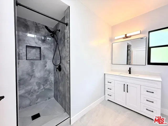 6132 Whitsett Avenue, Los Angeles, California 91606