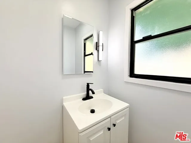 6132 Whitsett Avenue, Los Angeles, California 91606