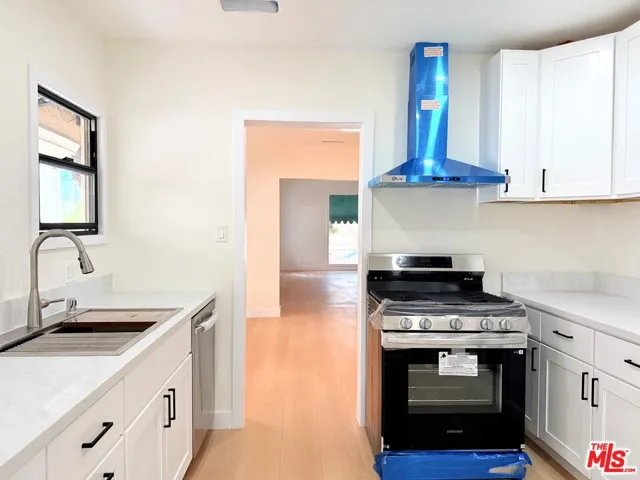 6132 Whitsett Avenue, Los Angeles, California 91606