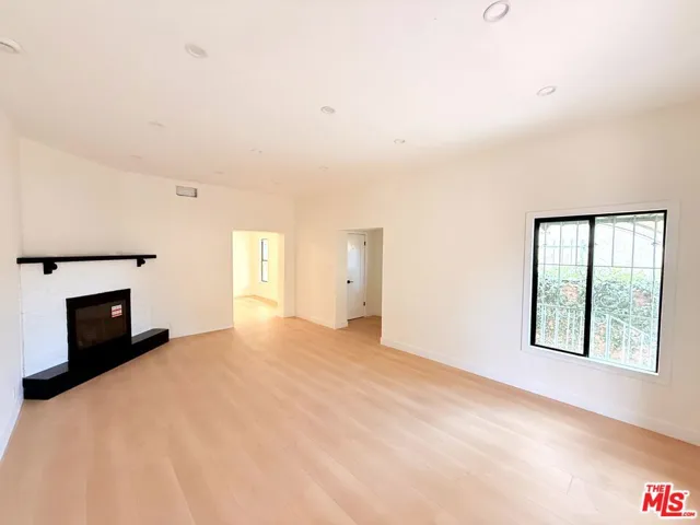 6132 Whitsett Avenue, Los Angeles, California 91606