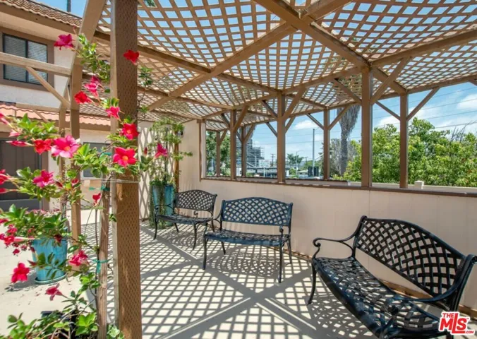 4365 Mclaughlin Avenue 14, Los Angeles, California 90066
