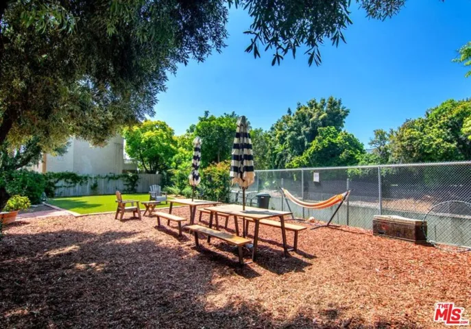 4365 Mclaughlin Avenue 14, Los Angeles, California 90066