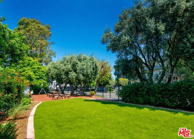 4365 Mclaughlin Avenue 14, Los Angeles, California 90066