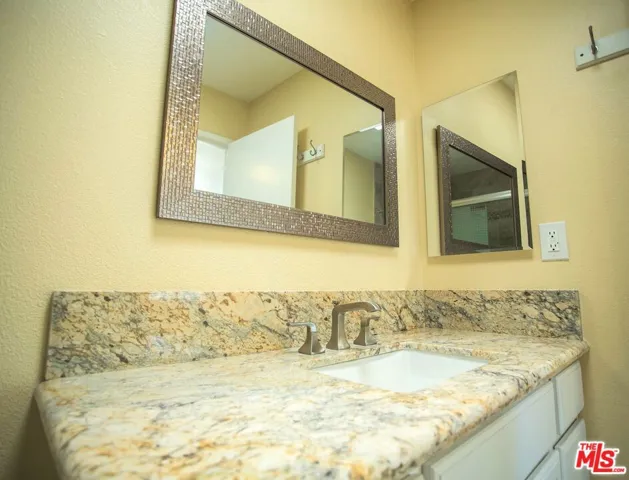 4365 Mclaughlin Avenue 14, Los Angeles, California 90066