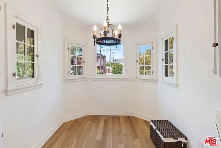 BREAKFAST ROOM