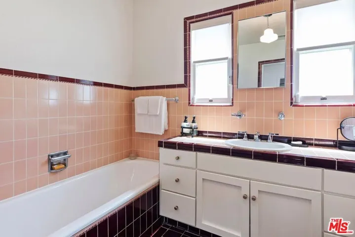1628 S Sycamore Avenue, Los Angeles, California 90019