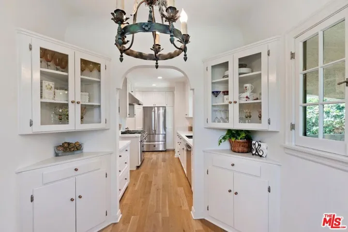 BREAKFAST ROOM