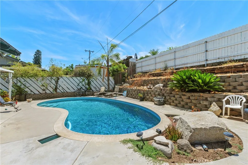 726 W Hacienda, Corona, California 92882 — photo 4