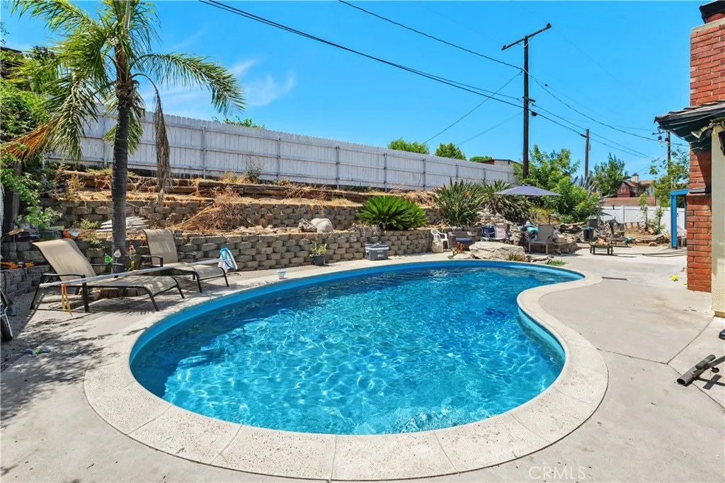 726 W Hacienda