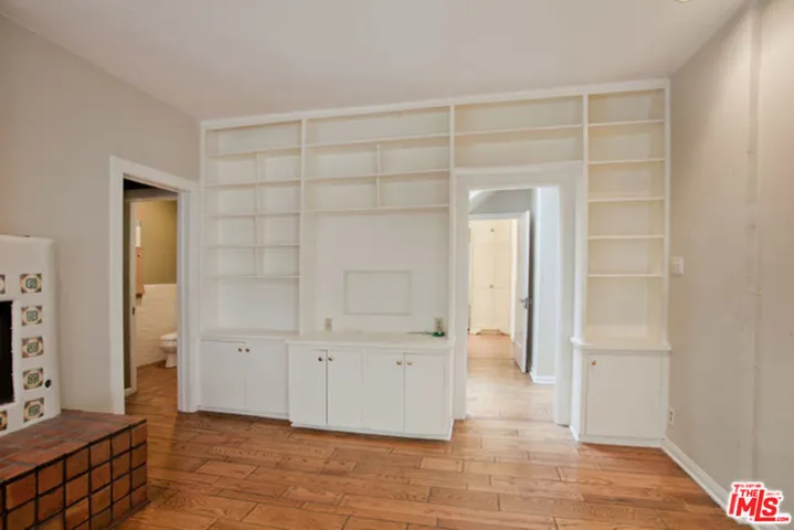 Built-in Bookcase in Family Ro