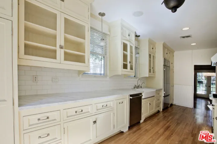 Newer Kitchen with High End Ap