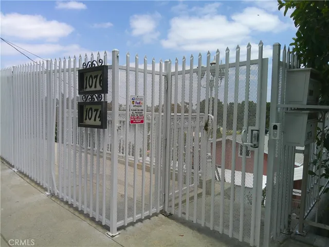 Front Gate / Street Access