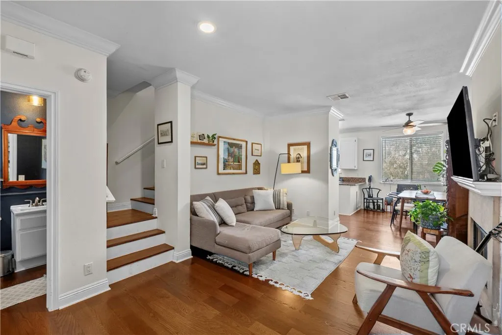 13901 Olive View Ln