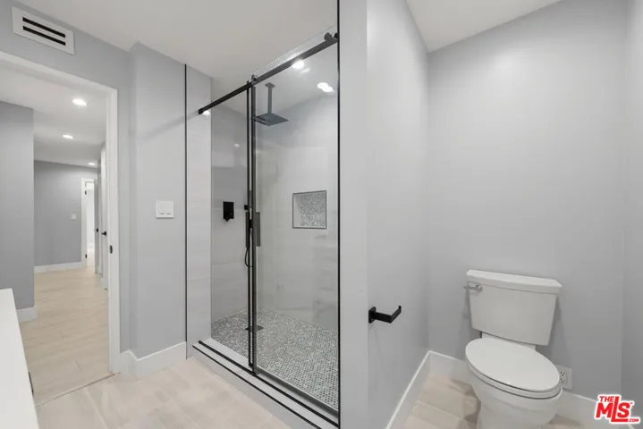 441 N Oakhurst Drive 206, Beverly Hills, California 90210