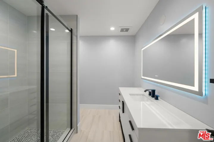 441 N Oakhurst Drive 206, Beverly Hills, California 90210