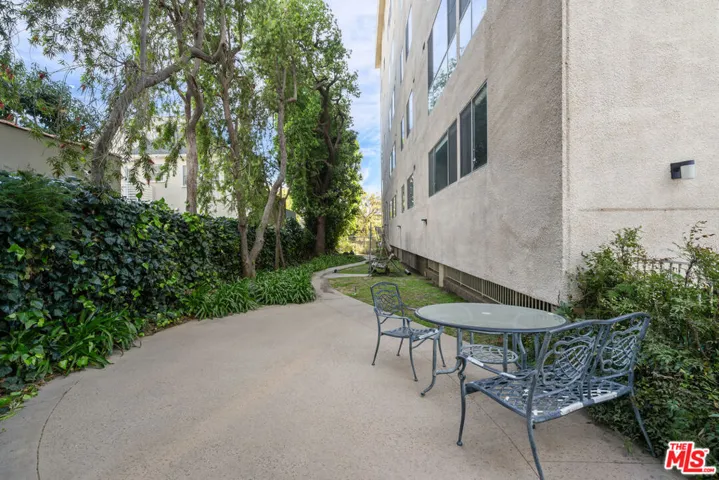 441 N Oakhurst Drive 206, Beverly Hills, California 90210