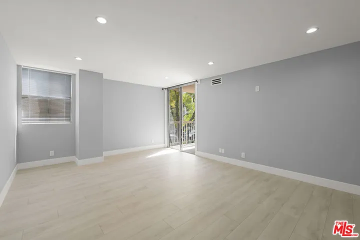 441 N Oakhurst Drive 206, Beverly Hills, California 90210