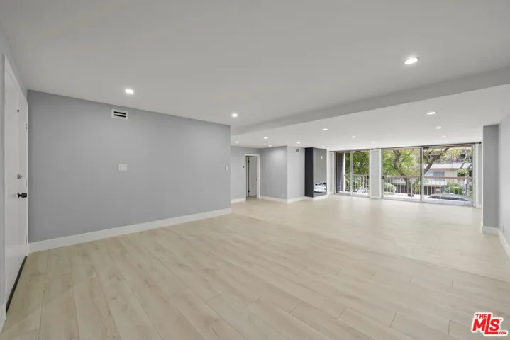 441 N Oakhurst Drive 206, Beverly Hills, California 90210