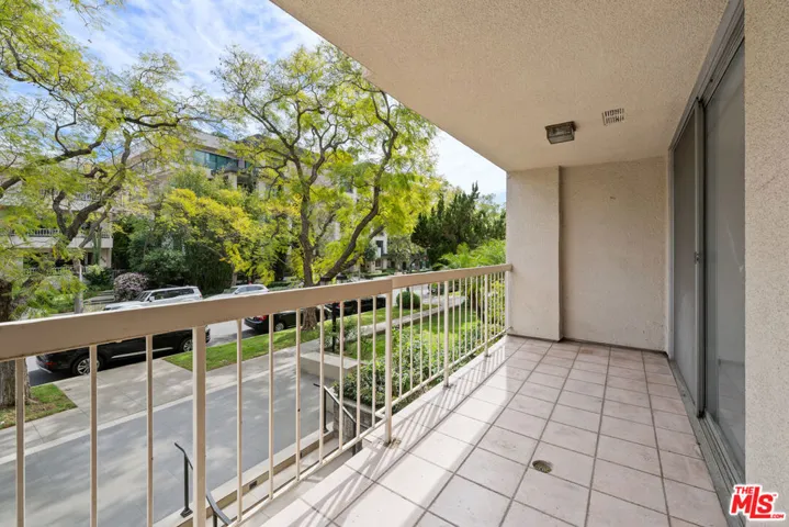 441 N Oakhurst Drive 206, Beverly Hills, California 90210