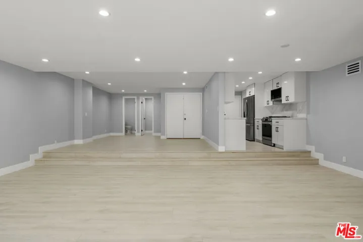 441 N Oakhurst Drive 206, Beverly Hills, California 90210