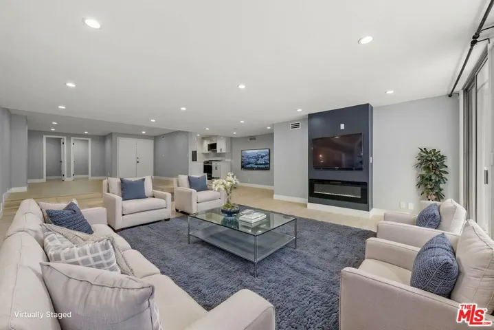 441 N Oakhurst Drive 206, Beverly Hills, California 90210