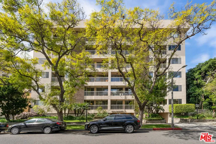 441 N Oakhurst Drive 206, Beverly Hills, California 90210