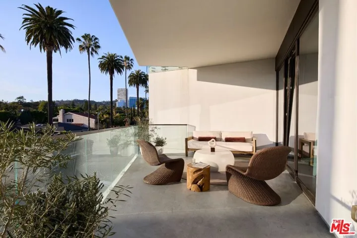 702 N Doheny Drive 301, West Hollywood, California 90069