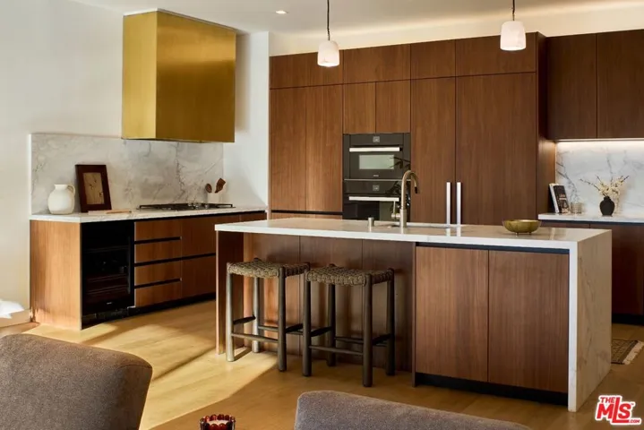 702 N Doheny Drive 301, West Hollywood, California 90069