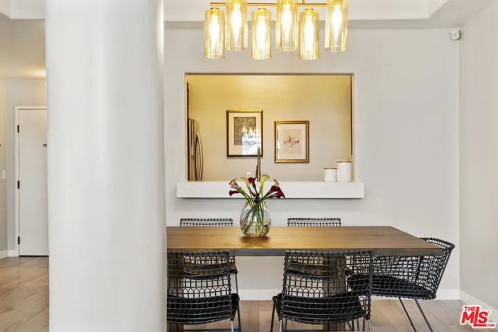 5848 W Olympic Boulevard 102, Los Angeles, California 90036