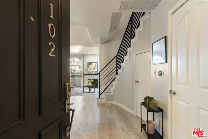 5848 W Olympic Boulevard 102, Los Angeles, California 90036