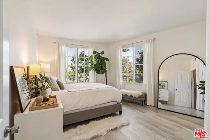 5848 W Olympic Boulevard 102, Los Angeles, California 90036