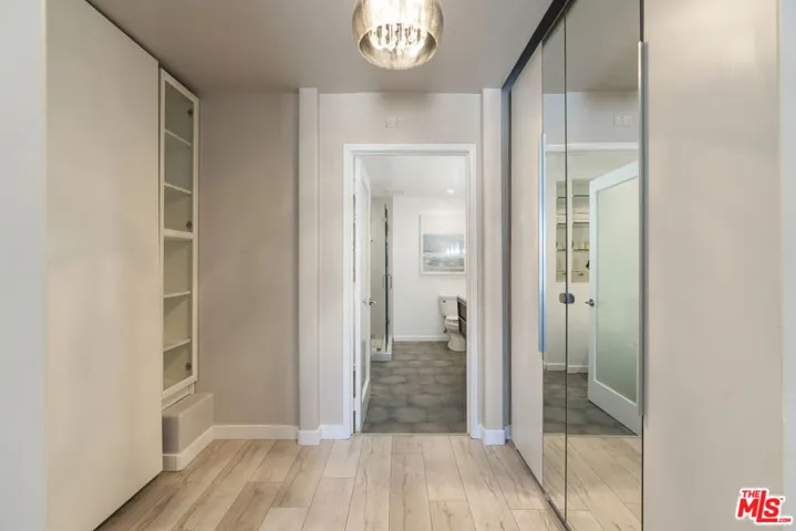 5848 W Olympic Boulevard 102, Los Angeles, California 90036