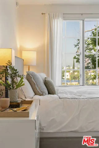 5848 W Olympic Boulevard 102, Los Angeles, California 90036