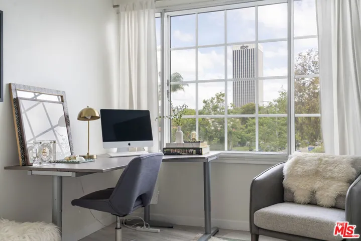 5848 W Olympic Boulevard 102, Los Angeles, California 90036