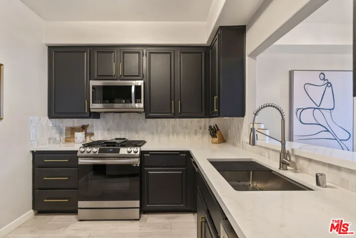 5848 W Olympic Boulevard 102, Los Angeles, California 90036