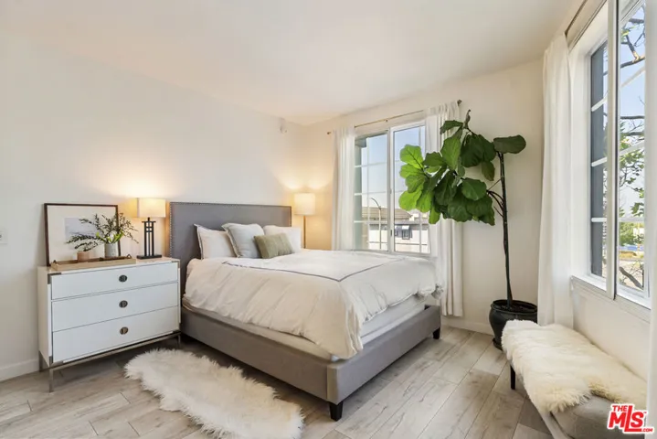 5848 W Olympic Boulevard 102, Los Angeles, California 90036