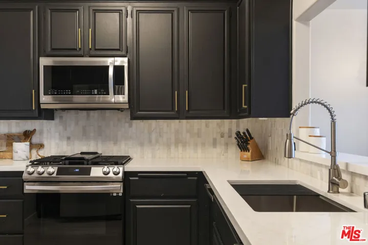 5848 W Olympic Boulevard 102, Los Angeles, California 90036