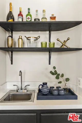 5848 W Olympic Boulevard 102, Los Angeles, California 90036
