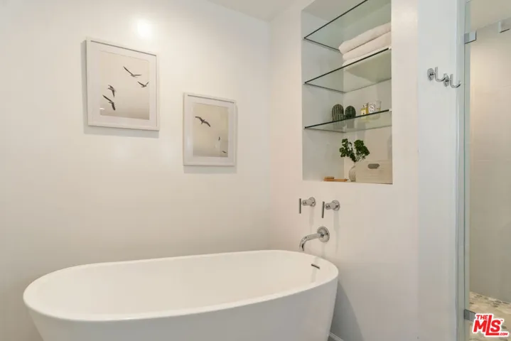 5848 W Olympic Boulevard 102, Los Angeles, California 90036