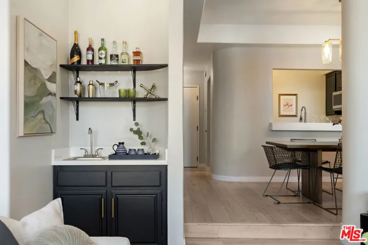 5848 W Olympic Boulevard 102, Los Angeles, California 90036