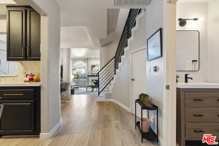 5848 W Olympic Boulevard 102, Los Angeles, California 90036