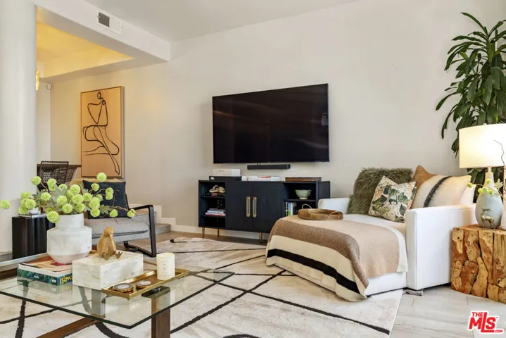 5848 W Olympic Boulevard 102, Los Angeles, California 90036